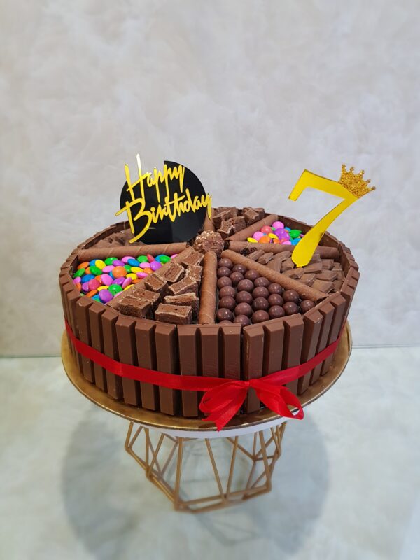 Choco Blast KitKat Cake